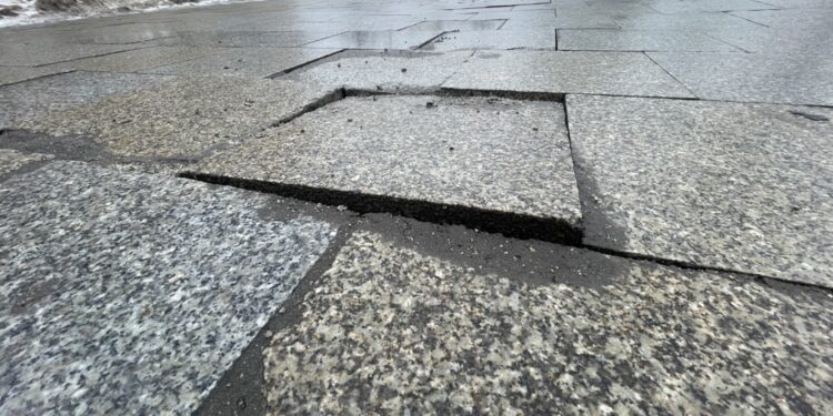 Przejazd przez Plac Moniuszki ponownie do naprawy