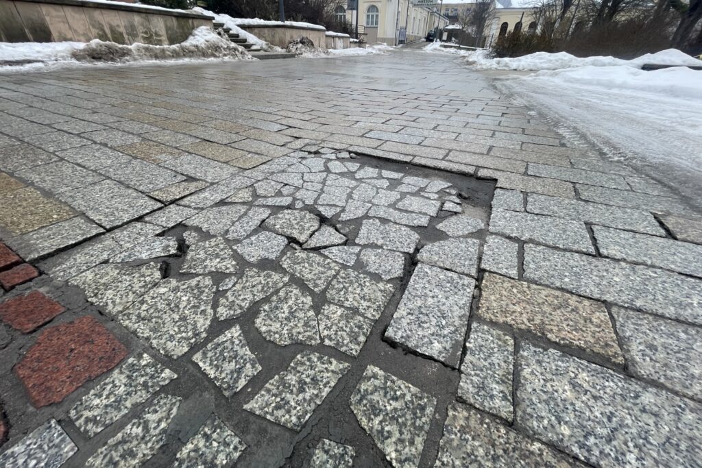 Przejazd przez Plac Moniuszki ponownie do naprawy - Radio Kielce