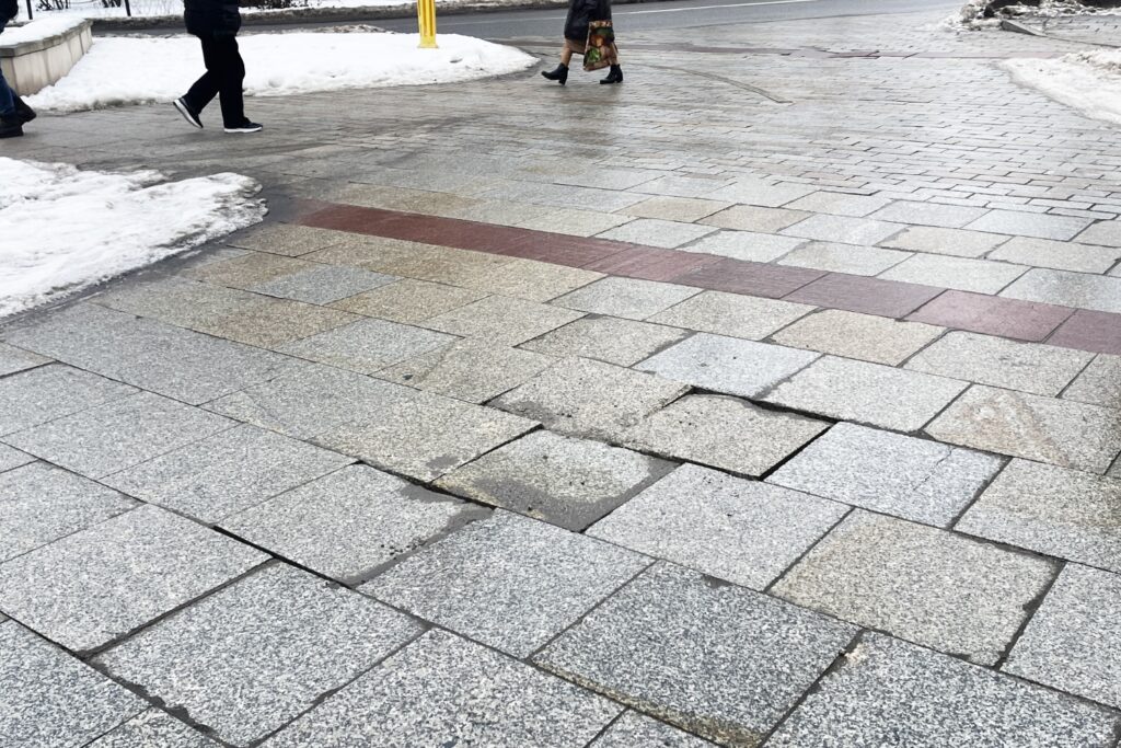 Przejazd przez Plac Moniuszki ponownie do naprawy - Radio Kielce