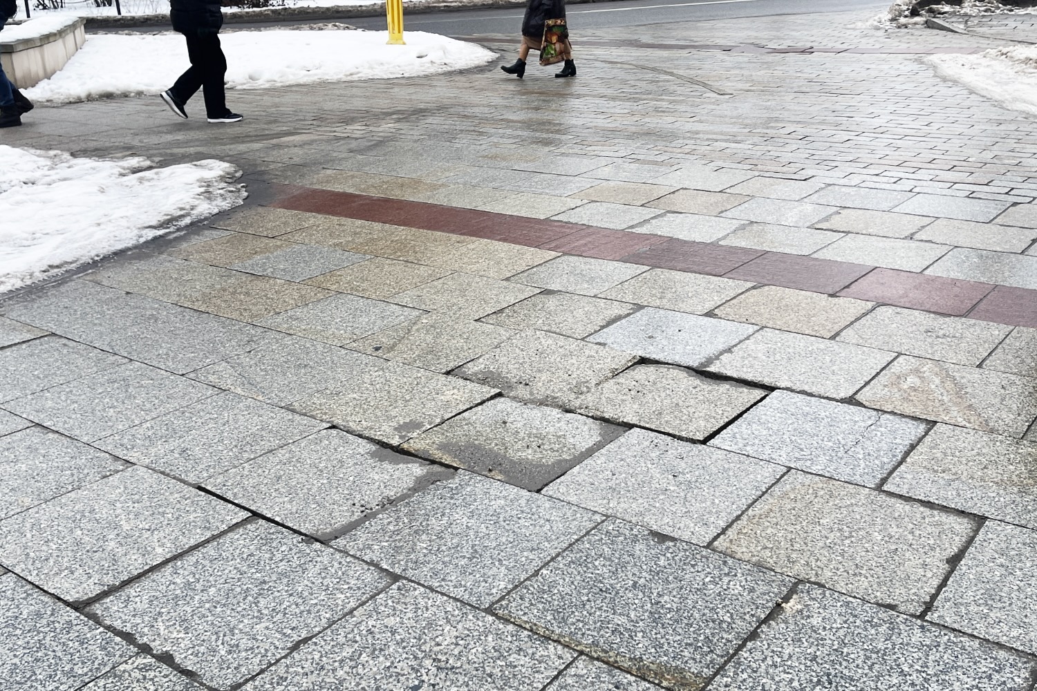 Przejazd przez Plac Moniuszki ponownie do naprawy