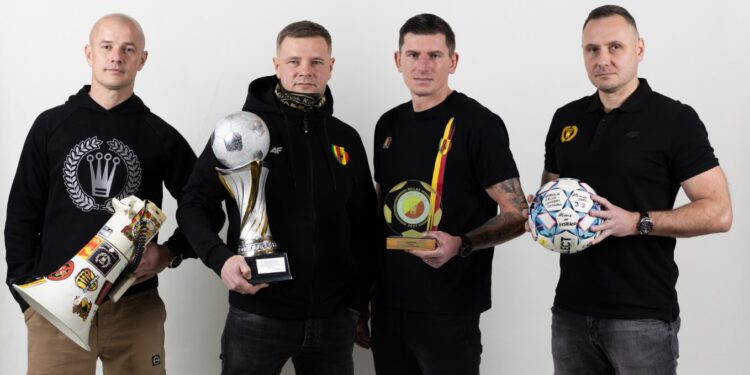 Ambasadorzy Korony Kielce / Na zdjęciu (od lewej): Maciej Korzym, Kamil Kuzera, Jacek Kiełb, Paweł Golański / Fot. Korona Kielce