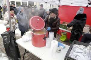 Kielce. MOPR rozdaje żywność - Radio Kielce