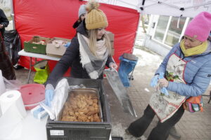 Kielce. MOPR rozdaje żywność - Radio Kielce