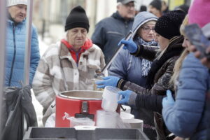 Kielce. MOPR rozdaje żywność - Radio Kielce
