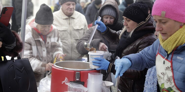 30.01.2025 Kielce. MOPR rozdaje żywność / Fot. Jarosław Kubalski - Radio Kielce