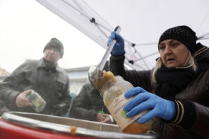 Kielce. MOPR rozdaje żywność - Radio Kielce