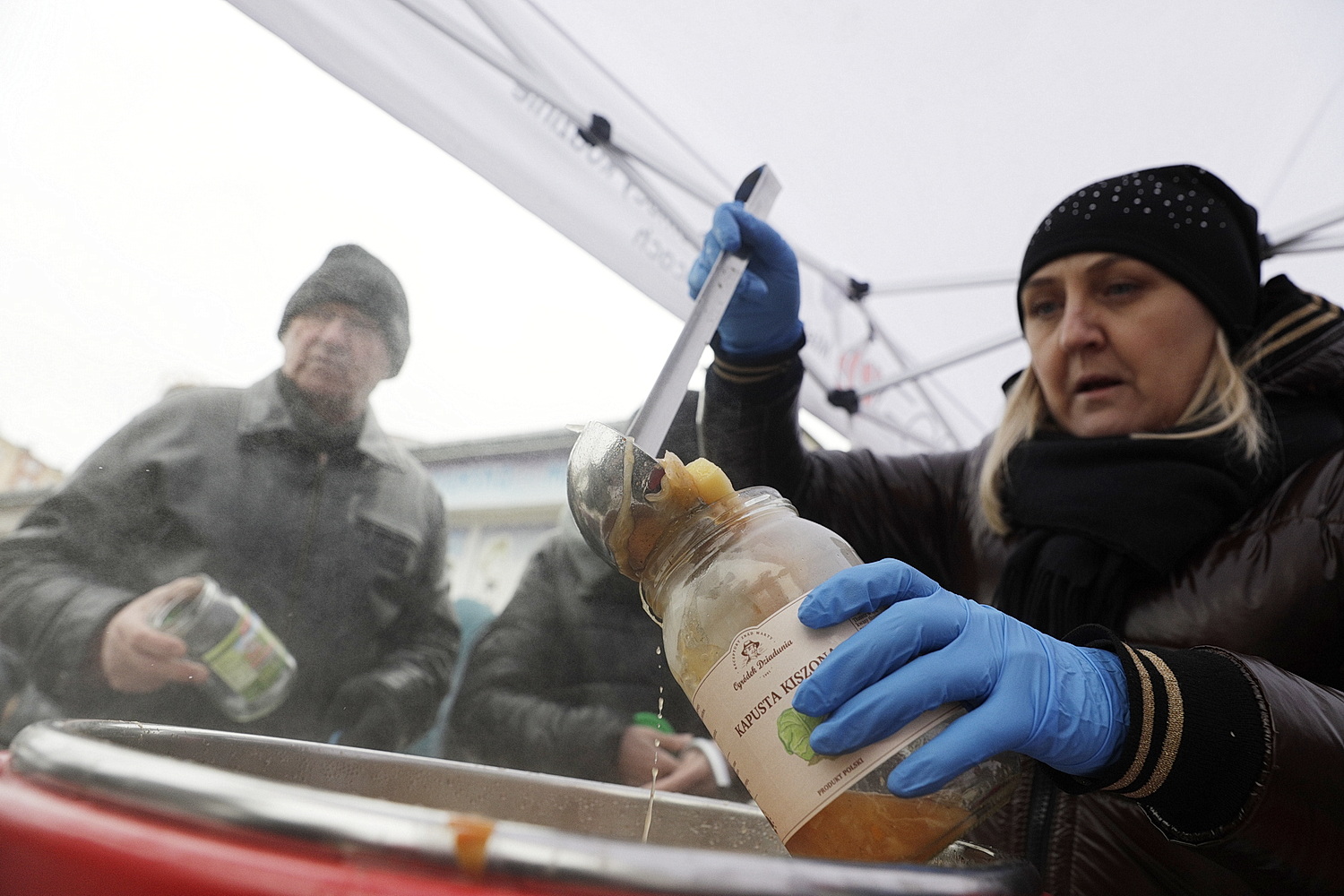 Kielce. MOPR rozdaje żywność