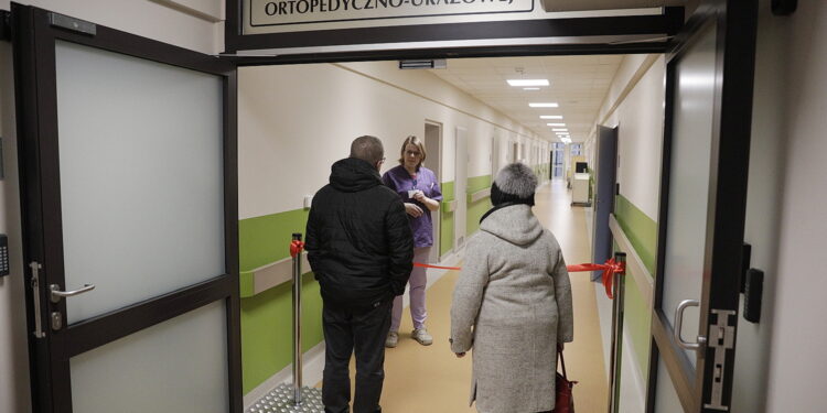 09.02.2026 Kielce. Otwarcie kliniki chirurgii i ortopedii Wojewódzkiego Szpitala Zespolonego po remoncie / Fot. Jarosław Kubalski - Radio Kielce