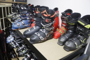 08.01.2026. Kielce. Wypożyczalnia sprzętu narciarskiego / Fot. Jarosław Kubalski - Radio Kielce