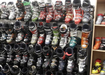 08.01.2026. Kielce. Wypożyczalnia sprzętu narciarskiego / Fot. Jarosław Kubalski - Radio Kielce