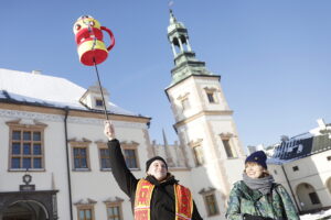 Lalki kieleckiego teatru do wygrania podczas finału WOŚP - Radio Kielce 09.01.2026. Kielce. Lalka na WOŚP / Fot. Jarosław Kubalski - Radio Kielce