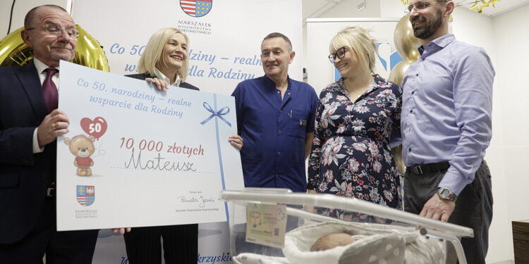 13.01.2026. Kielce. Pierwsza rodzina skorzystała z programu „Co 50. urodziny – realne wsparcie dla Rodziny” / Fot. Jarosław Kubalski - Radio Kielce