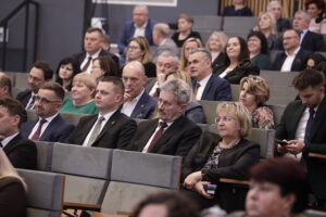 15.01.2026. Kielce. Świętokrzyski Urząd Wojewódzki. Wojewoda Józef Bryk podpisał z samorządowcami umowy w ramach programu „Asystent osobisty osoby z niepełnosprawnością” / Fot. Jarosław Kubalski - Radio Kielce