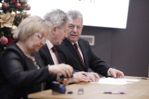 15.01.2026. Kielce. Świętokrzyski Urząd Wojewódzki. Wojewoda Józef Bryk podpisał z samorządowcami umowy w ramach programu „Asystent osobisty osoby z niepełnosprawnością” / Fot. Jarosław Kubalski - Radio Kielce
