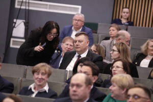 15.01.2026. Kielce. Świętokrzyski Urząd Wojewódzki. Wojewoda Józef Bryk podpisał z samorządowcami umowy w ramach programu „Asystent osobisty osoby z niepełnosprawnością” / Fot. Jarosław Kubalski - Radio Kielce