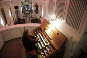 Święty Krzyż. 90. rocznica przybycia oblatów do klasztoru - Radio Kielce