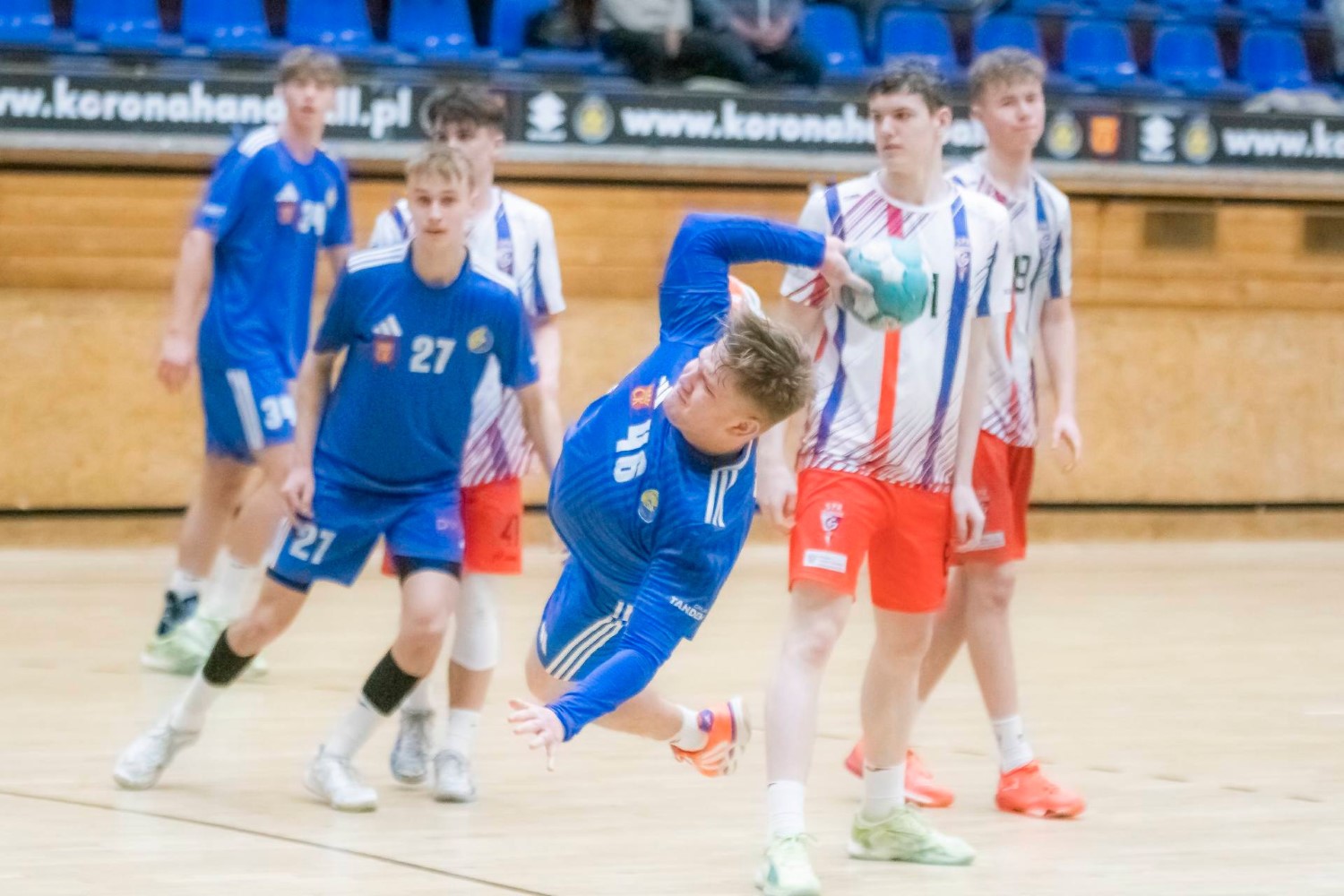 Iskra bez problemów, KSZO bez awansu