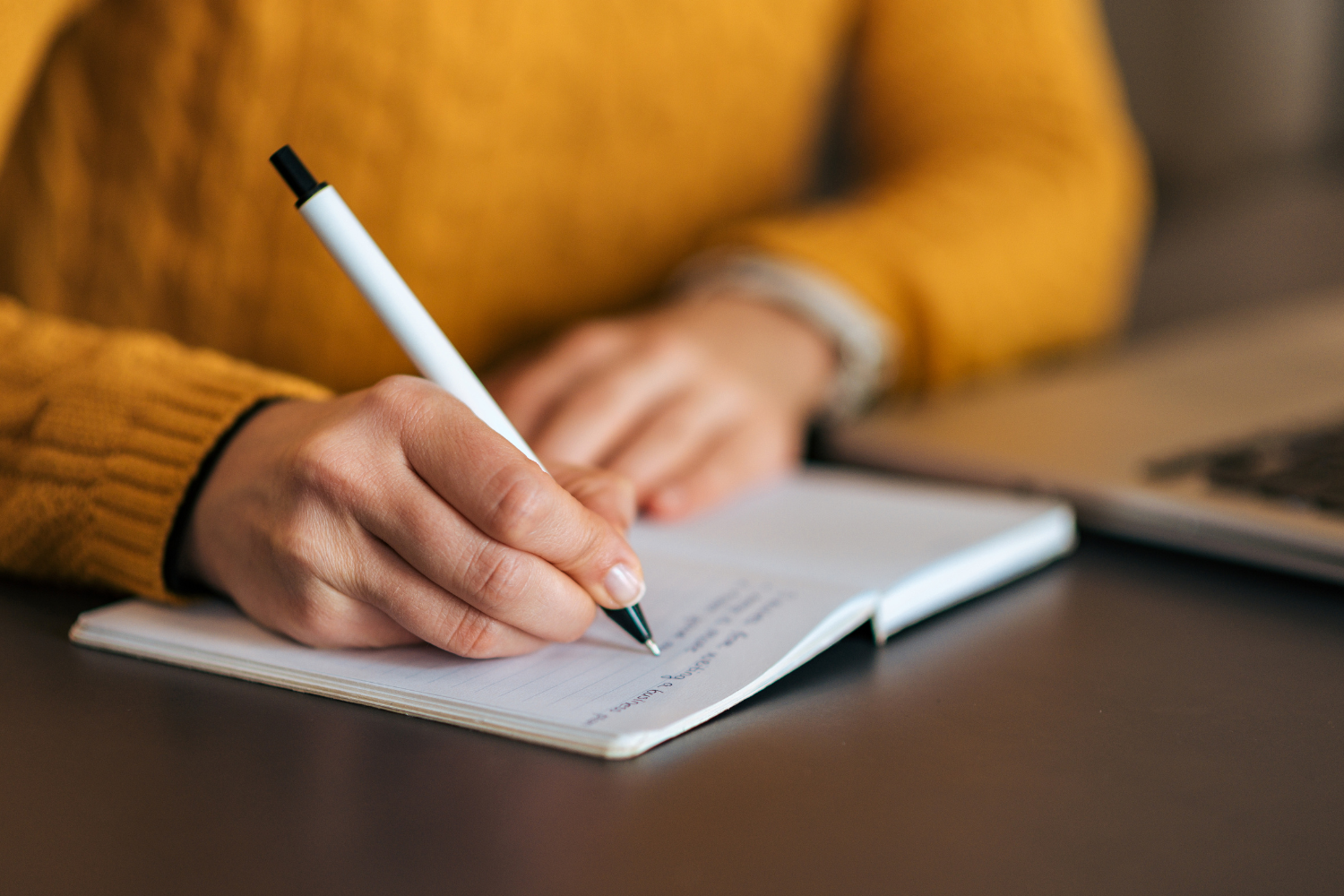 66 procent Polaków wciąż planuje finanse w zeszycie