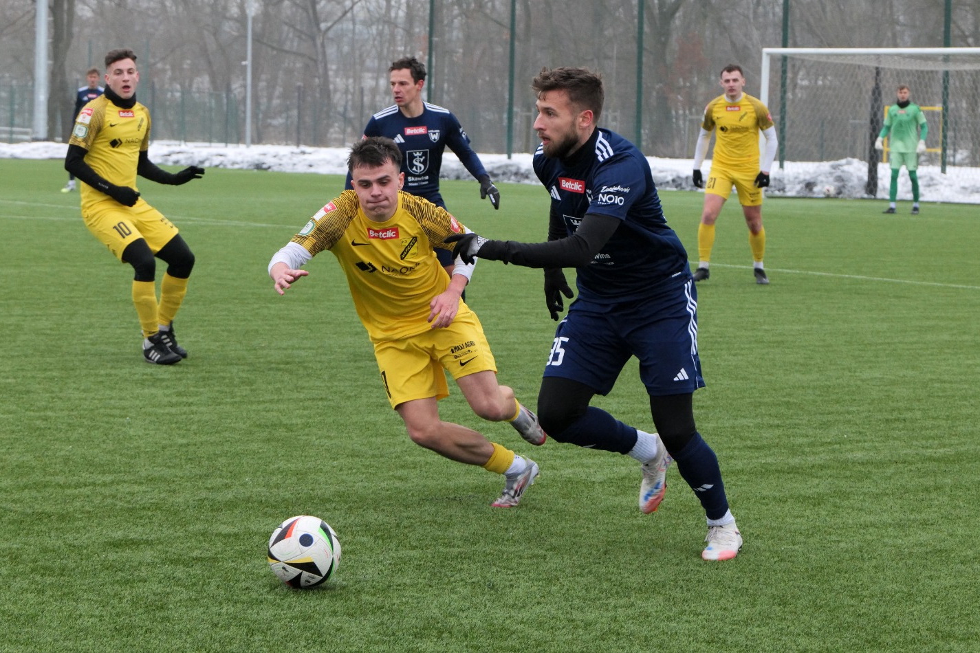 Intensywny dzień Naprzodu Jędrzejów. Porażka i zwycięstwo