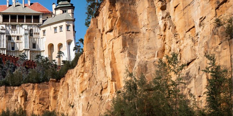 Kamienie z tej wioski wożono do Krakowa i Wodzisławia