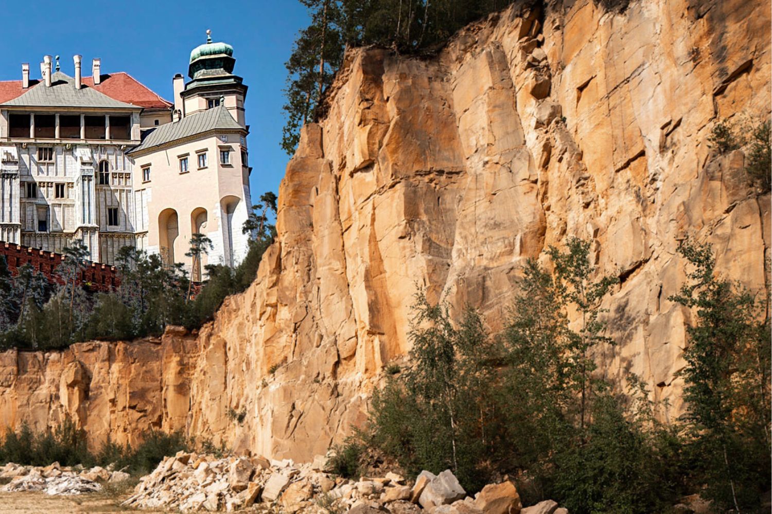 Kamienie z tej wioski wożono do Krakowa i Wodzisławia