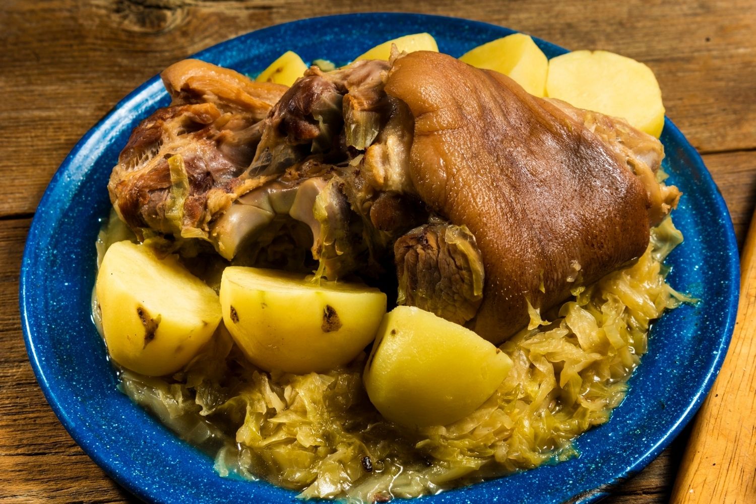 Golonka wędzona w kiszonej kapuście