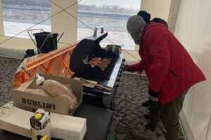 21.01.2026. Sandomierz. Spacer i spotkanie dzień babci i dziadka MOSiR / Fot. Grażyna Szlęzak-Wójcik - Radio Kielce