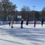 19.01.2026. Sandomierz. Lodowisko. Nauka jazdy na łyżwach / Fot. Grażyna Szlęzak-Wójcik - Radio Kielce