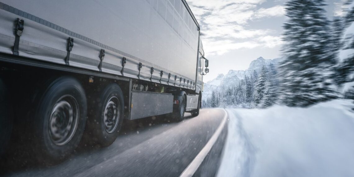 Tir z ukradzionym towarem ukryli w cegielni w Bodzentynie