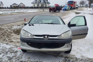 Jest ślisko i są tego efekty. Świętokrzyskie w alercie RCB - Radio Kielce