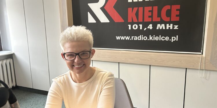 Na zdjęciu: Agnieszka Piwowarczyk - położna / Fot. Iwona Murawska-Bujnowicz - Radio Kielce
