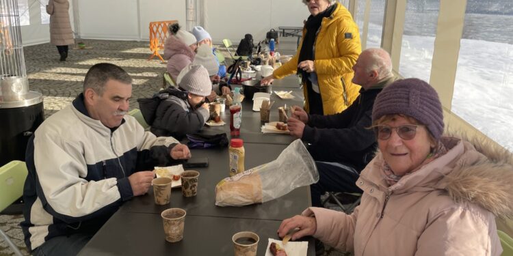 21.01.2026. Sandomierz. Spacer i spotkanie dzień babci i dziadka MOSiR / Fot. Grażyna Szlęzak-Wójcik - Radio Kielce
