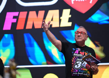 34. Finał WOŚP. Jerzy Owsiak: Polacy są z nami - Radio Kielce 22.01.2026. Warszawa. Prezes Fundacji Wielkiej Orkiestry Świątecznej Pomocy Jerzy Owsiak podczas konferencji prasowej w studiu WOŚP na błoniach PGE Narodowego w Warszawie / Fot. PAP - Marcin Obara