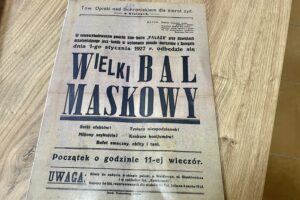 Zaproszenia na zabawy karnawałowe ze zbiorów Archiwum Państwowego w Kielcach / Fot. Dorota Klusek - Radio Kielce