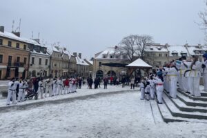 01.01.2026. Sandomierz. Plenerowy trening Sandomierskiego Klubu Karate / Fot. Grażyna Szlęzak-Wójcik - Radio Kielce