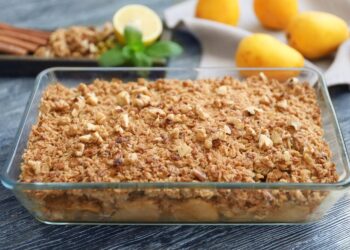 Owsiana szarlotka z orzechami