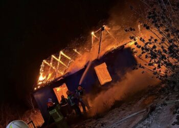 Dom spłonął doszczętnie - Radio Kielce Wyszmontów. Pożar / Fot. OSP Sobótka