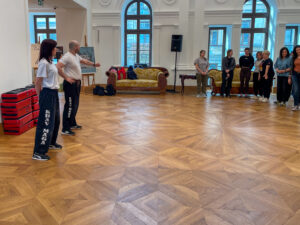 08.03.2026. Kielce. Teatr im. Stefana Żeromskiego. Warsztaty samoobrony Krav Maga dla kobiet / Fot. Stanisław Blinstrub - Radio Kielce