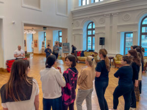 08.03.2026. Kielce. Teatr im. Stefana Żeromskiego. Warsztaty samoobrony Krav Maga dla kobiet / Fot. Stanisław Blinstrub - Radio Kielce