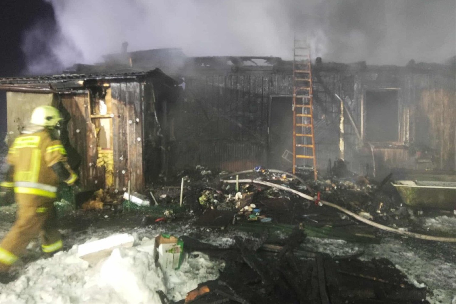 Drewniany dom spłonął w nocnym pożarze