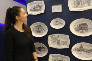 21.02.2026. Pińczów. Muzeum Regionalne w Pińczowie przygotowuje się do niezwykłej wystawy porcelany / Fot. Marta Gajda-Kruk - Radio Kielce