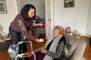 16.02.2026. Sandomierz. Ośrodek Pomocy Społecznej w Sandomierzu rozdaje czujki / Fot. Grażyna Szlęzak-Wójcik - Radio Kielce