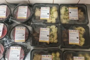 Posiłki przygotowane w ramach programu „Poczta Obiadowa” / Fot. Caritas Diecezji Kieleckiej