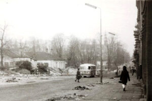 Kielce. Ulica Jana Pawła II. Lata 1967-1969. Ulica Jana Pawła II - widok w kierunku skrzyżowania z ulicą Ogrodową / źródło: facebook.com/kieleckieinwestycje