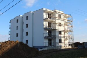 Kazimierza Wielka. Inwestycja deweloperska przy ulicy Budzyńskiej / Fot. Marta Gajda-Kruk - Radio Kielce