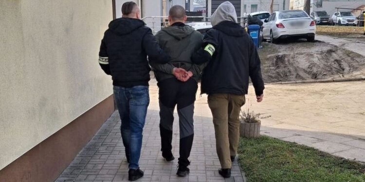 Prawie 130 osób zatrzymanych do odbycia kary. Wśród nich cudzoziemcy - Radio Kielce Źródło: KWP w Kielcach