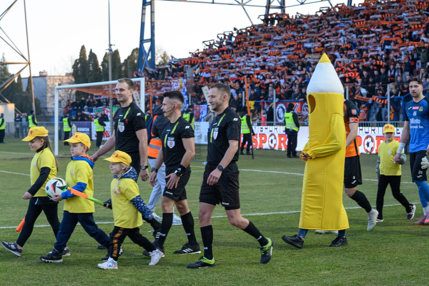 Derby dla KSZO. Fantastyczna atmosfera na stadionie w Ostrowcu