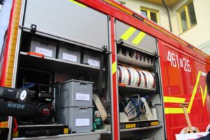 18.02.2026. Pińczów. Na placu Komendy Powiatowej PSP w Pińczowie zaprezentowano nowoczesny sprzęt zakupiony w ramach programu ochrony ludności i obrony cywilnej / Fot. Marta Gajda-Kruk - Radio Kielce