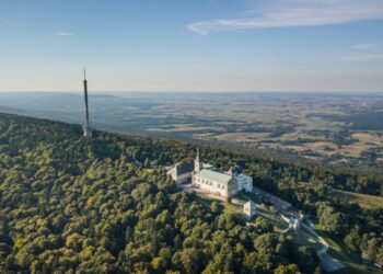 Królowie będą witać turystów zmierzających na Święty Krzyż - Radio Kielce Królowie będą witać turystów zmierzających na Święty Krzyż