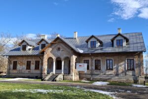 Zabytkowy dwór w Ruszczy przejdzie kolejny etap rewitalizacji